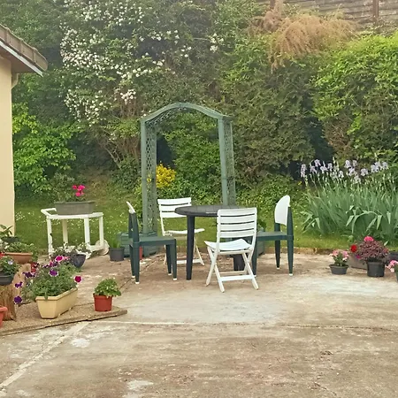 Iris Garden בית הארחה